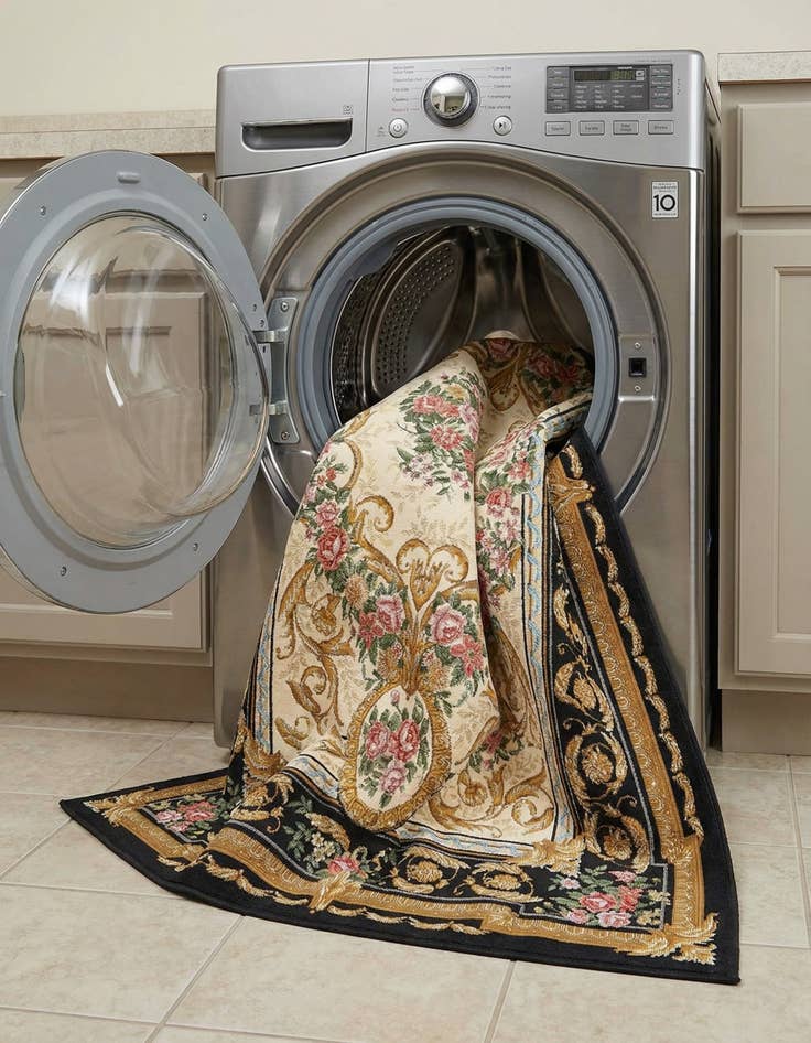 Detail image of 5' x 8'  Washable Traditional Indoor / Outdoor Rug