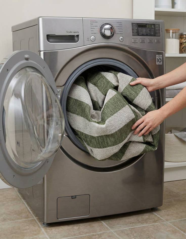 Detail image of 7' 10 x 7' 10  Washable Striped Indoor / Outdoor Round Rug