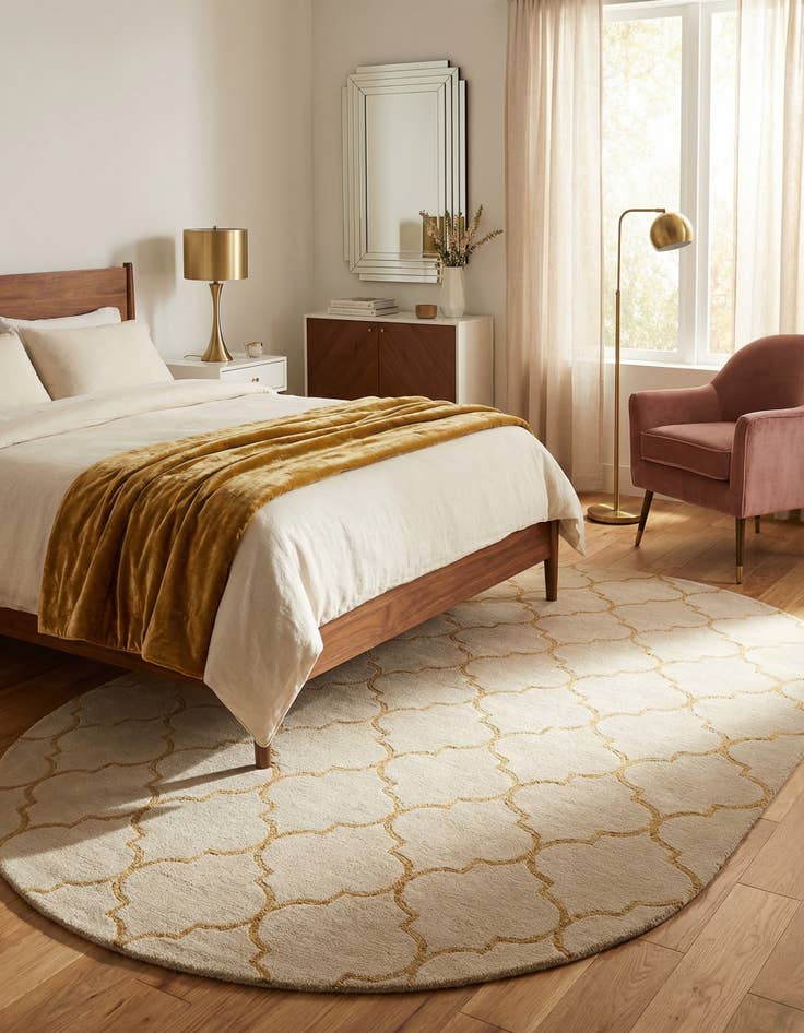 Detail image of  4' x 6'  Marilyn Monroe™ Glam Trellis Oval Rug