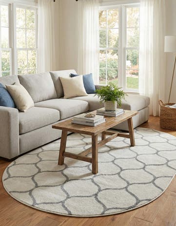 5' 3 x 8' Lattice Frieze Oval Rug