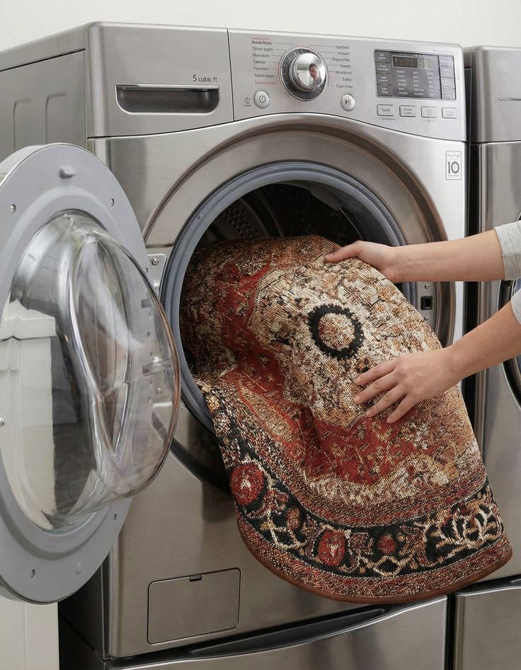 Detail image of 3' x 3'  Washable Traditional Indoor / Outdoor Round Rug