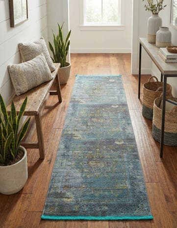 2' 7 x 10' Santiago Runner Rug
