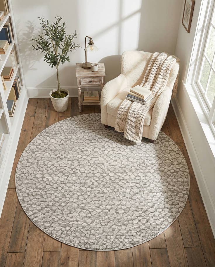 Detail image of 7' 10 x 7' 10 Easy-Clean Safari Indoor / Outdoor Round Rug