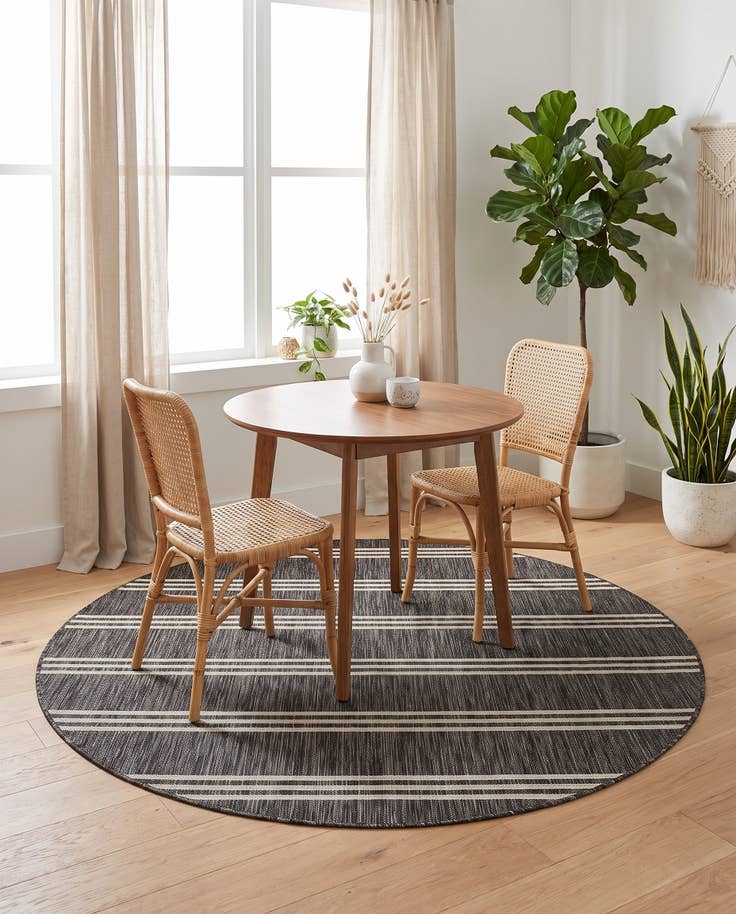 Detail image of 6' x 6' Easy-Clean Jill Zarin Anguilla Indoor / Outdoor Round Rug