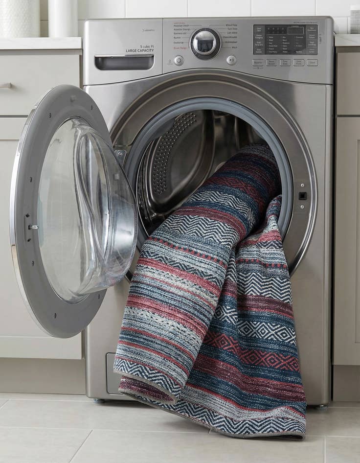 Detail image of 7' 10 x 7' 10  Washable Yara Round Rug