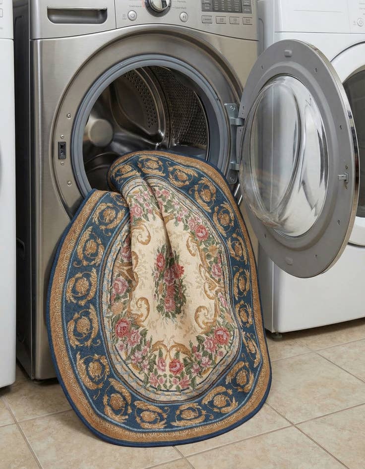 Detail image of 4' x 4'  Washable Traditional Indoor / Outdoor Round Rug