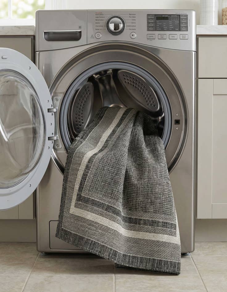 Detail image of 4' x 6'  Washable Border Indoor / Outdoor Rug