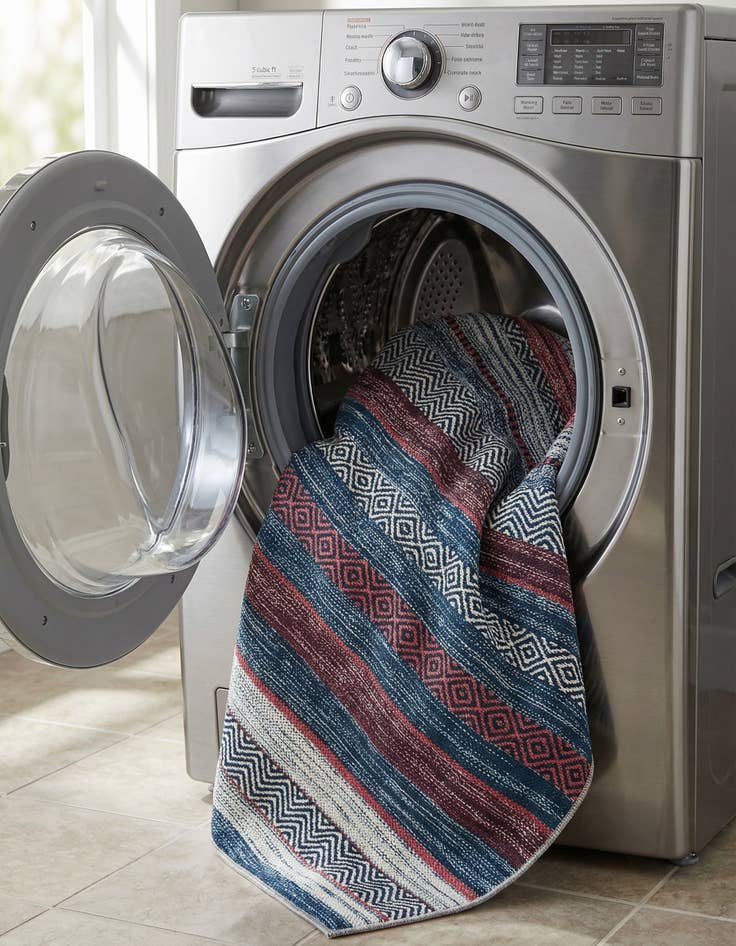 Detail image of 4' x 6'  Washable Yara Rug