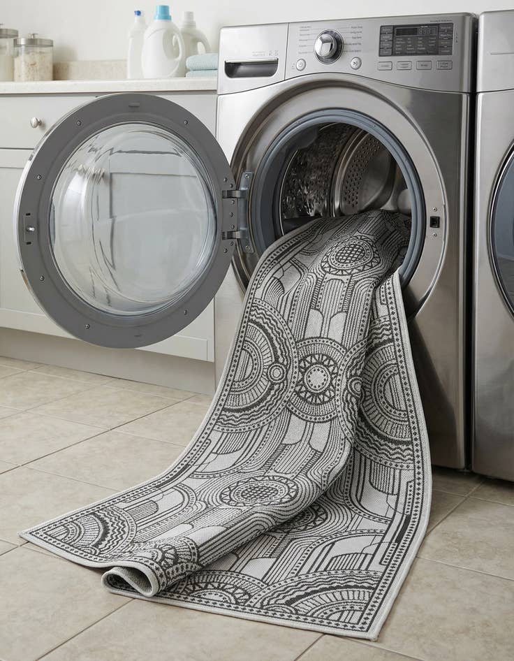 Detail image of 2' 7 x 12'  Washable Traditional Indoor / Outdoor Runner Rug