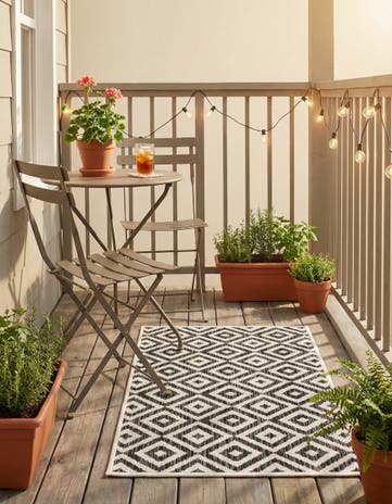 Charcoal Gray Easy-Clean Jill Zarin Costa Rica Indoor / Outdoor Rug