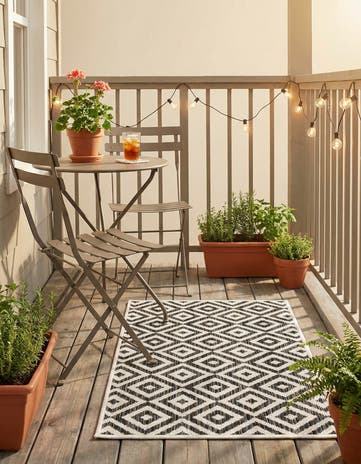 Charcoal Gray Easy-Clean Jill Zarin Costa Rica Indoor / Outdoor Rug