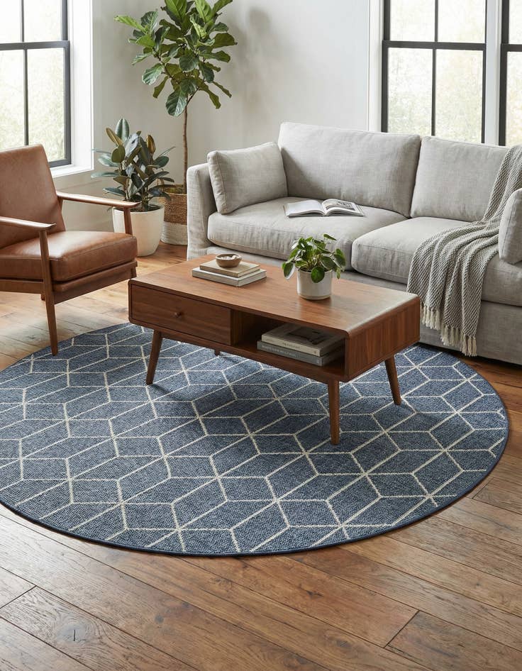 Detail image of  7' 10 x 7' 10  Washable Lattice Indoor / Outdoor Round Rug