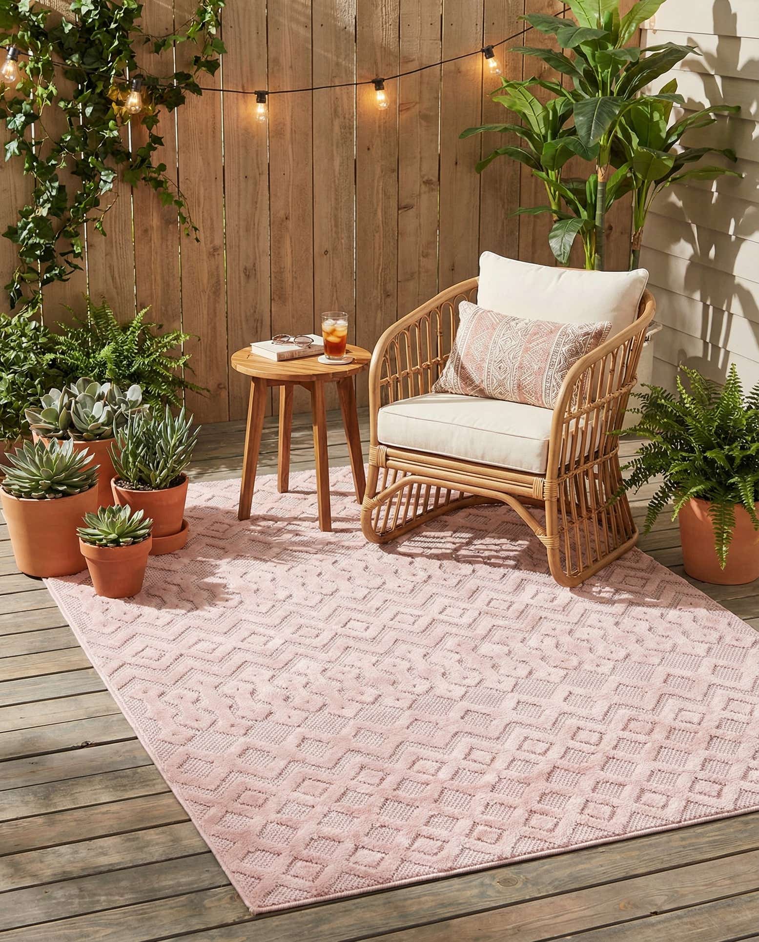 5' 3 x 8' Easy-Clean Trellis Textured Indoor / Outdoor Rug
