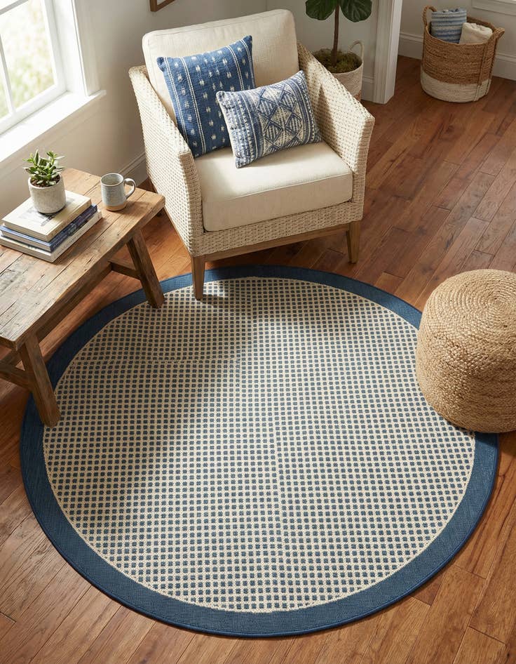 Detail image of 4' x 4' Easy-Clean Border Indoor / Outdoor Round Rug