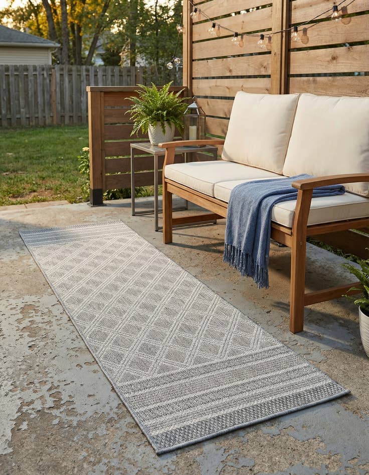Detail image of 2' x 6' 1 Easy-Clean Trellis Indoor / Outdoor Runner Rug