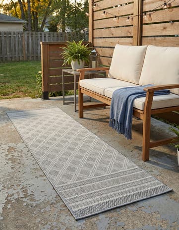 Gray Easy-Clean Lattice Indoor / Outdoor Runner Rug