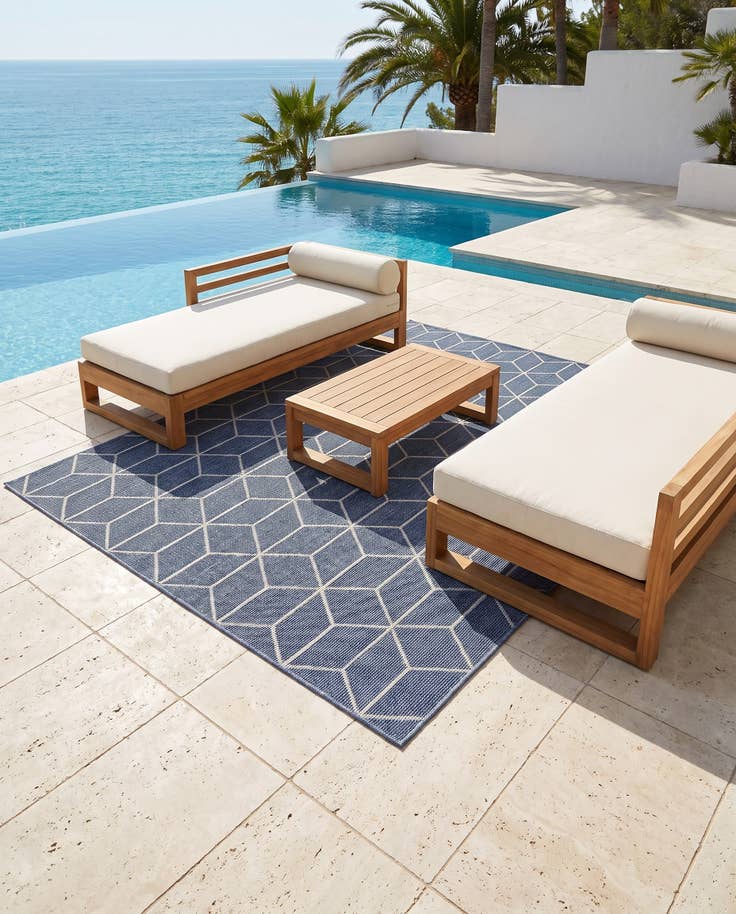 Detail image of 6' 1 x 9' Easy-Clean Trellis Indoor / Outdoor Rug