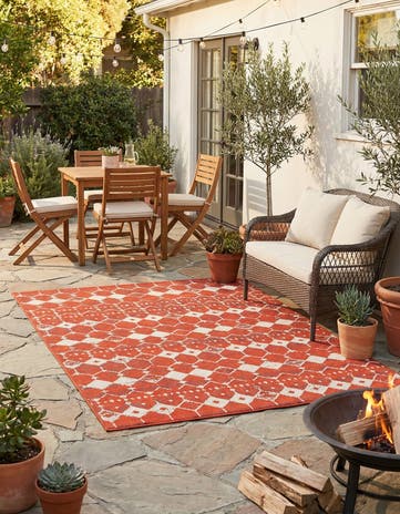 5' 3 x 8' Easy-Clean Lattice Indoor / Outdoor Rug