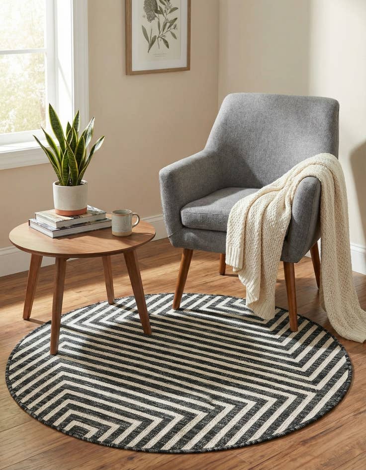 Detail image of 3' x 3'  Washable Modern Indoor / Outdoor Round Rug