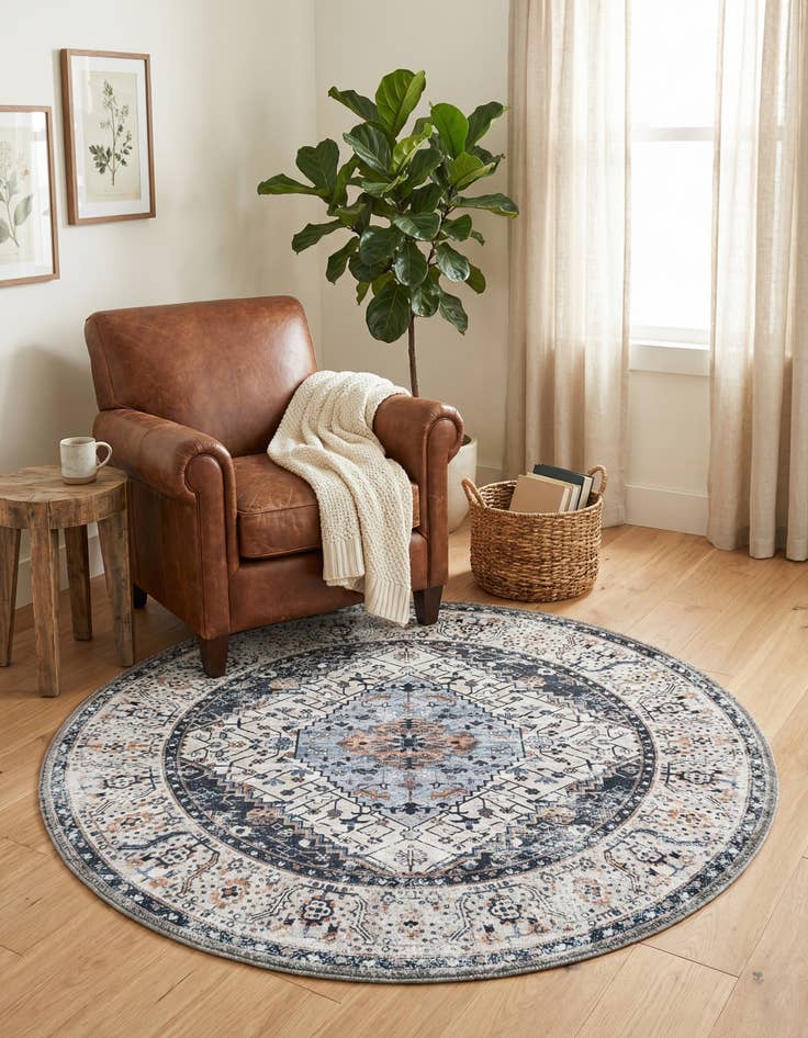 Detail image of 3' 3 x 3' 3 Yara Round Rug