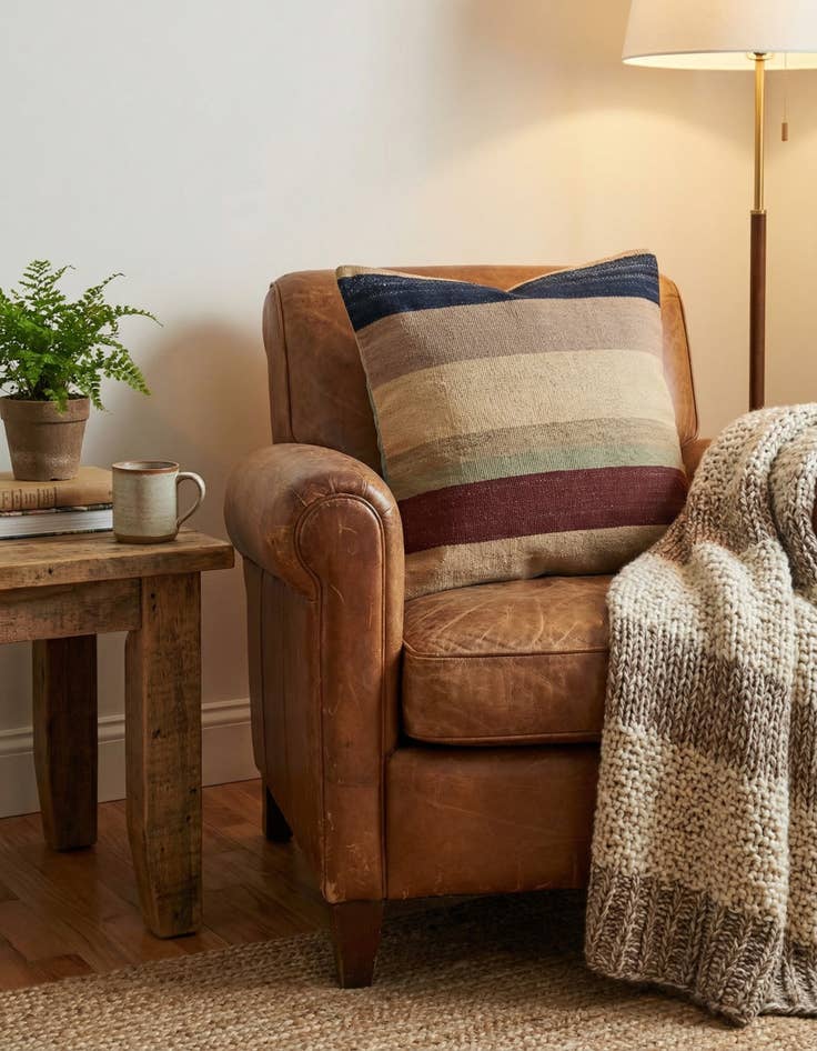 Detail image of 1' 6 x 1' 6  Hand Woven Pillow Wool Square Rug