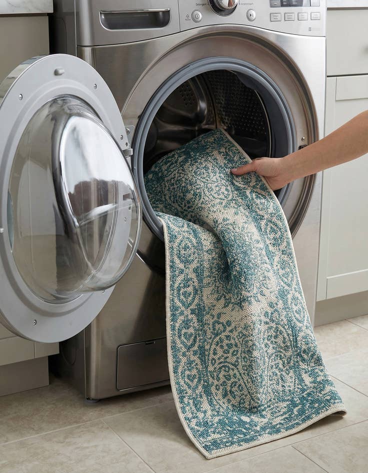 Detail image of  2' x 4'  Washable Traditional Indoor / Outdoor Runner Rug