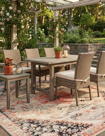 7' 10 x 7' 10 Easy-Clean Traditional Indoor / Outdoor Square Rug