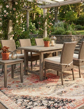 7' 10 x 7' 10 Easy-Clean Traditional Indoor / Outdoor Square Rug