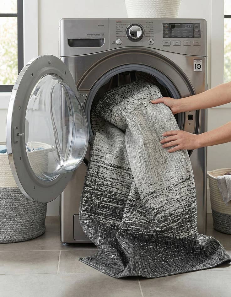 Detail image of 7' x 10'  Washable Modern Indoor / Outdoor Rug