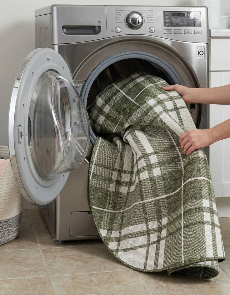 Detail image of 6' x 6'  Washable Checkered Indoor / Outdoor Round Rug