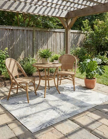Gray Easy-Clean Botanical Indoor / Outdoor Rug