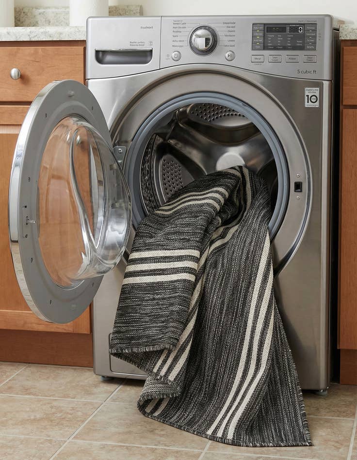 Detail image of 5' 3 x 8'  Washable Jill Zarin Anguilla Indoor / Outdoor Rug