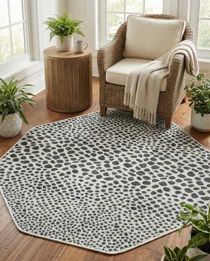 Detail image of 4' x 4' Easy-Clean Jill Zarin Cape Town Indoor / Outdoor Octagon Rug