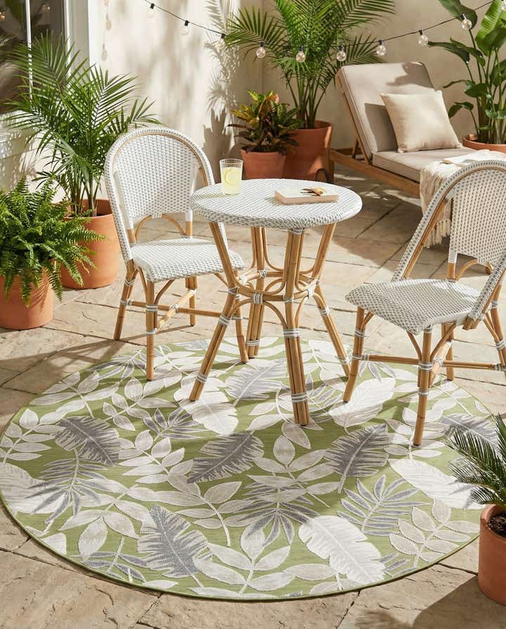 8' 2 x 8' 2 Easy-Clean Botanical Indoor / Outdoor Round Rug