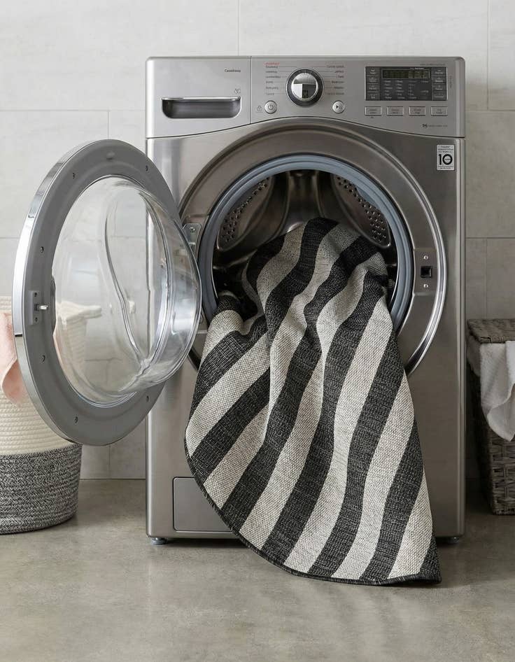 Detail image of 4' x 4'  Washable Striped Indoor / Outdoor Round Rug