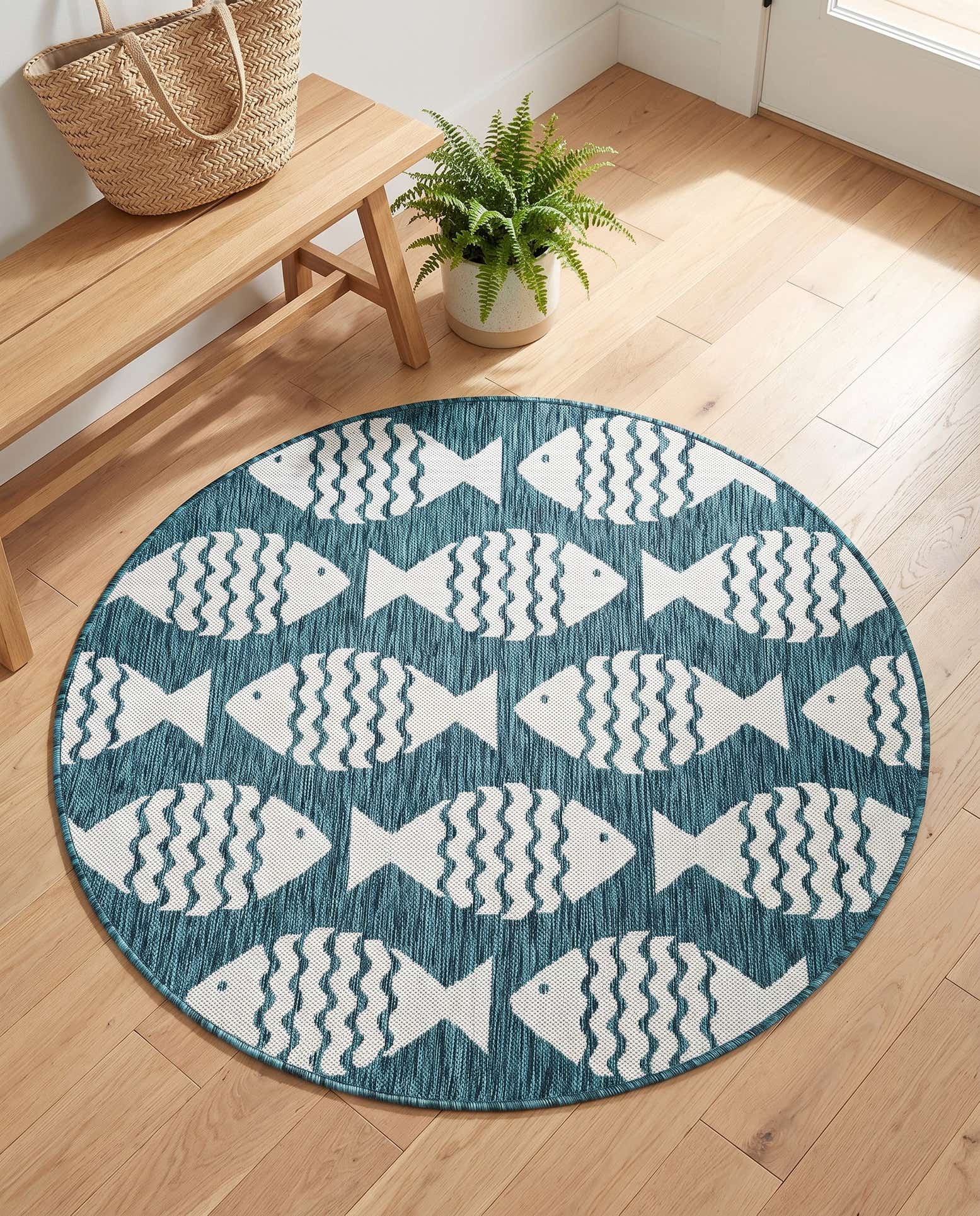 4' 1 x 4' 1 Easy-Clean Coastal Indoor / Outdoor Round Rug
