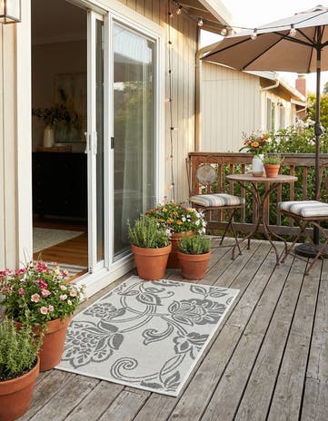 Gray Easy-Clean Botanical Indoor / Outdoor Rug