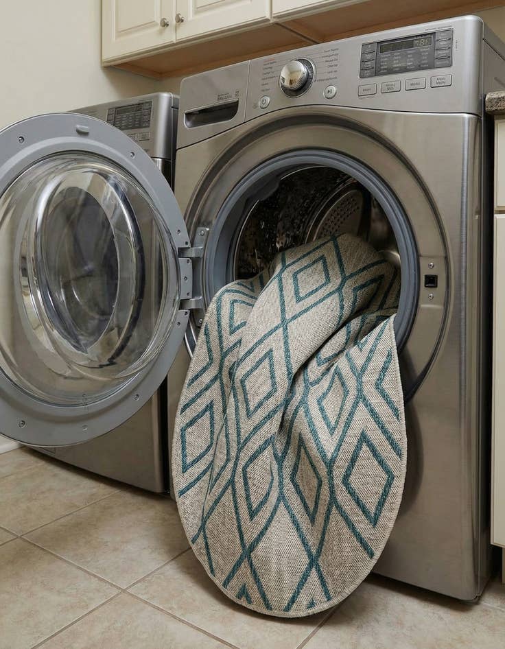 Detail image of 5' 3 x 8'  Washable Jill Zarin Turks and Caicos Indoor / Outdoor Oval Rug