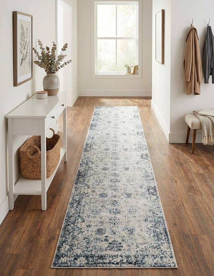 Detail image of 3' 3 x 16' 5 Monaco Runner Rug