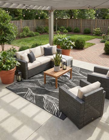 7' 10 x 11' Easy-Clean Botanical Indoor / Outdoor Rug