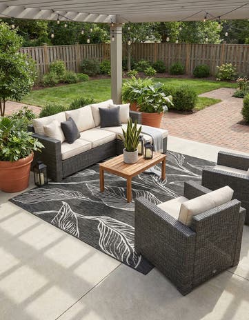 7' 10 x 11' Easy-Clean Botanical Indoor / Outdoor Rug