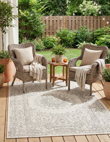 5' 3 x 8' Easy-Clean Traditional Indoor / Outdoor Rug