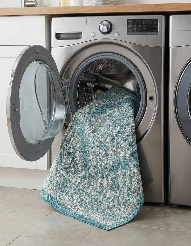 Detail image of 2' x 3'  Washable Traditional Indoor / Outdoor Rug