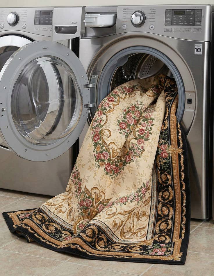 Detail image of 7' 10 x 10'  Washable Traditional Indoor / Outdoor Rug