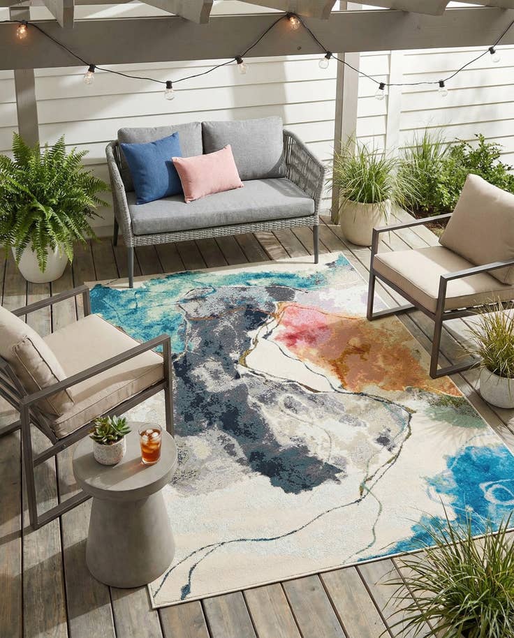 Detail image of 4' 1 x 6' 1 Easy-Clean Modern Indoor / Outdoor Rug