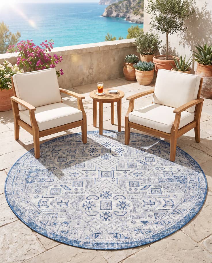 Detail image of 5' 3 x 5' 3 Easy-Clean Aztec Indoor / Outdoor Round Rug