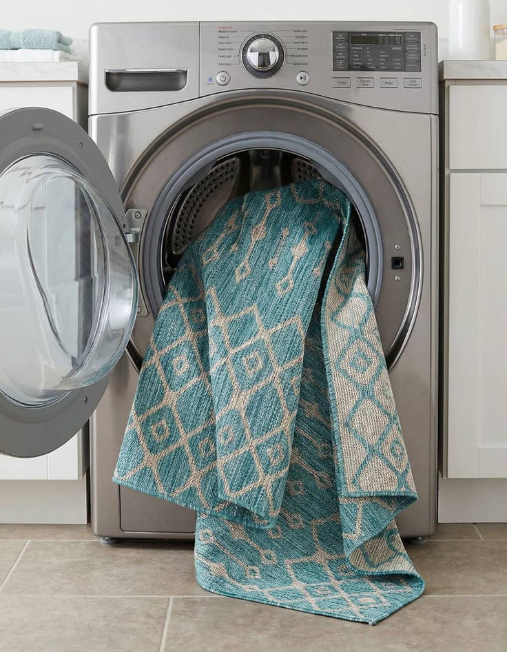 Detail image of 7' x 10'  Washable Trellis Indoor / Outdoor Rug