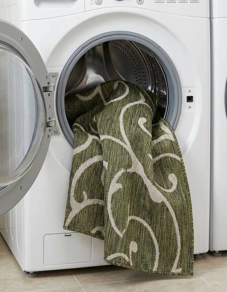 Detail image of 4' x 6'  Washable Botanical Indoor / Outdoor Rug