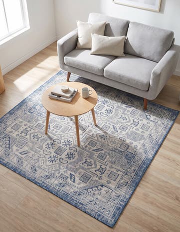 5' 3 x 5' 3 Easy-Clean Aztec Indoor / Outdoor Square Rug