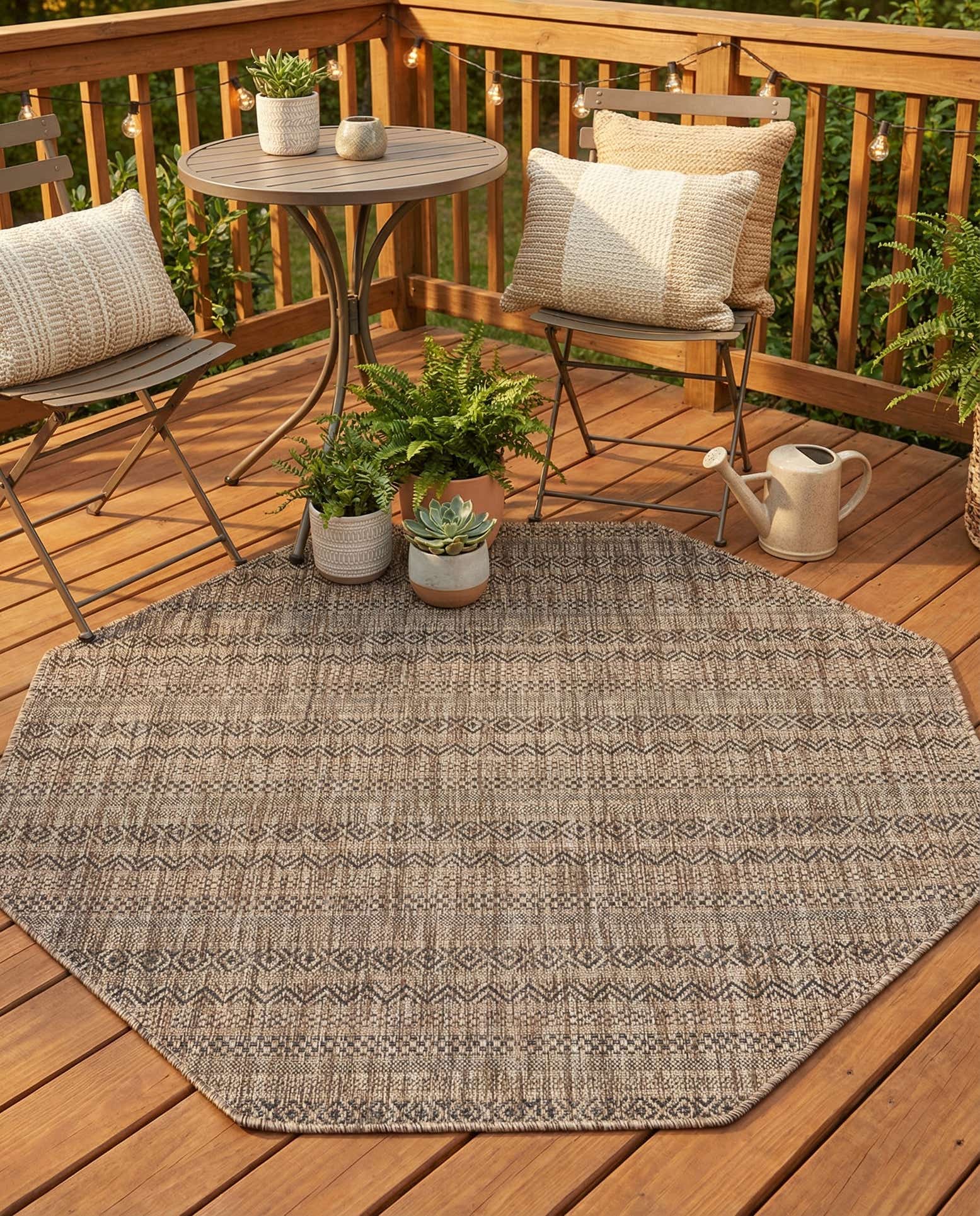 5' 3 x 5' 3 Easy-Clean Striped Indoor / Outdoor Octagon Rug
